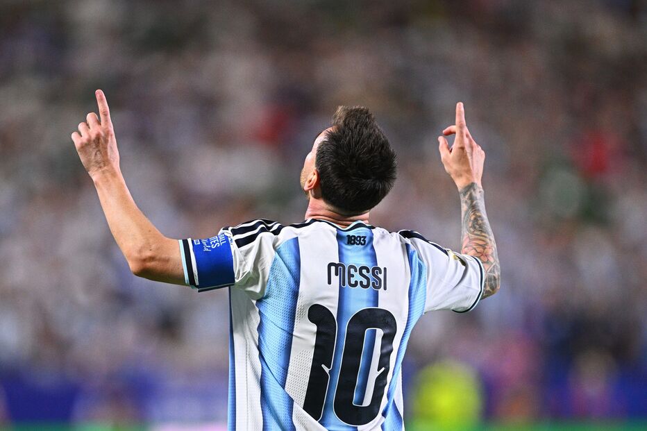 Lionel Messi é o primeiro a jogar em seis mundiais