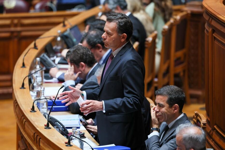 Luís Montenegro no debate quinzenal no Parlamento