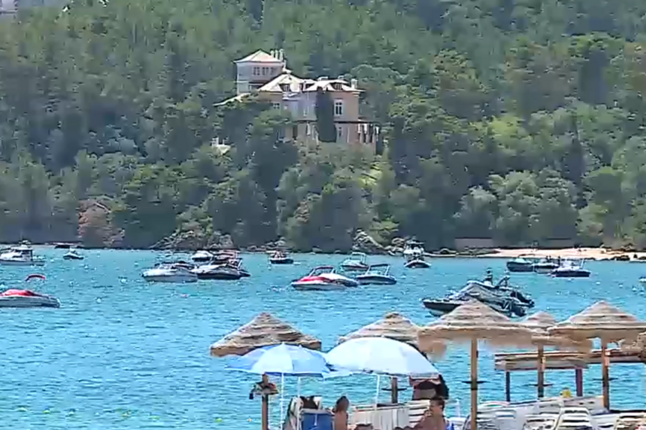 'Estas praias sempre foram do povo': banhistas revoltados com acessos limitados às praias da Arrábida 