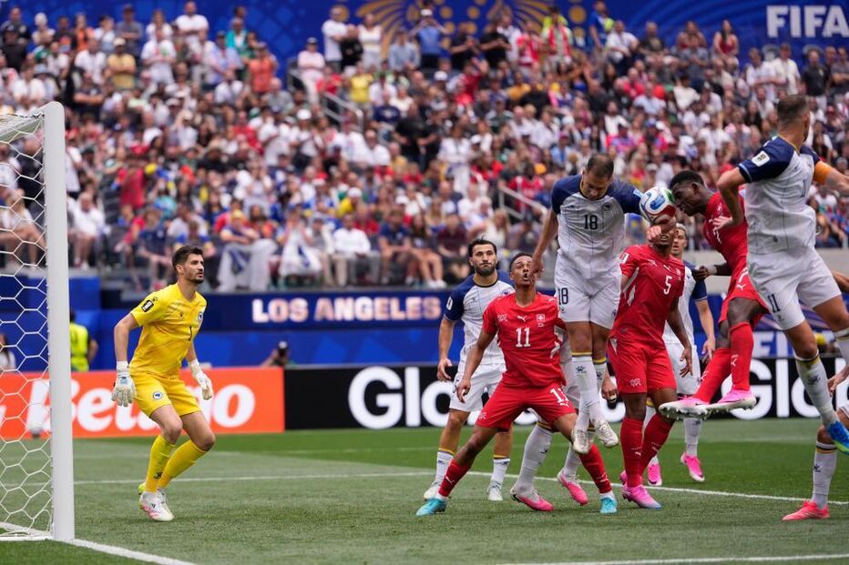 Suíça bate Bósnia e espreita 16 avos de final