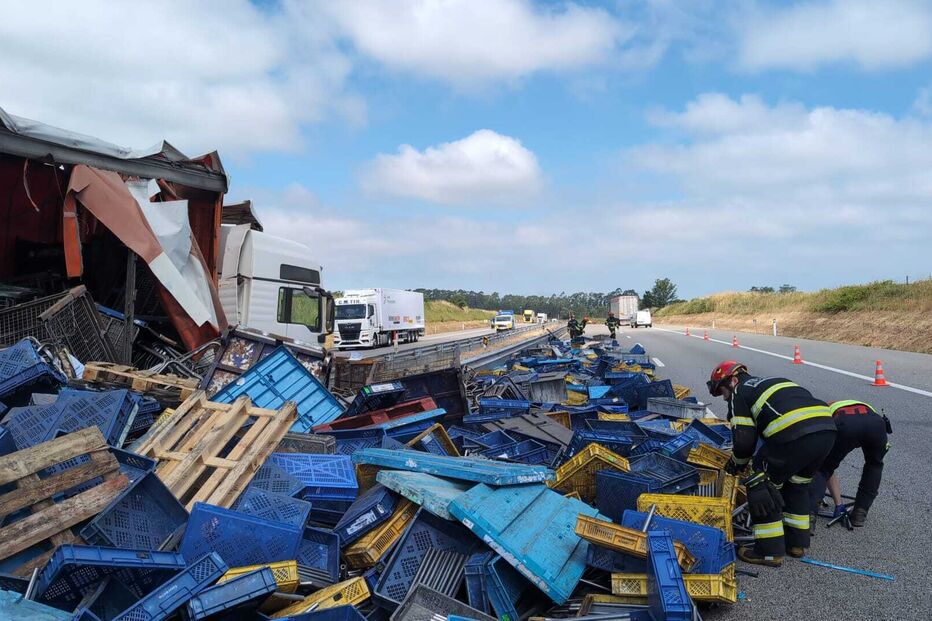 Despiste de camião condiciona trânsito na A29 em Estarreja