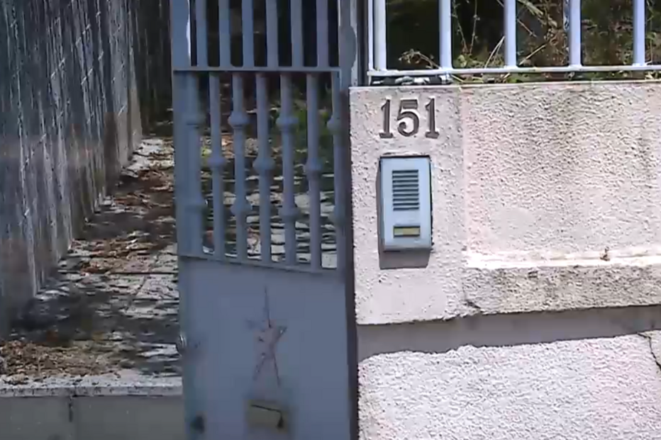 Cuidava da mãe idosa. As duas foram encontradas mortas em casa meses depois