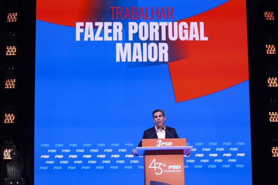 Leitão Amaro chocado com voto de Ventura que 