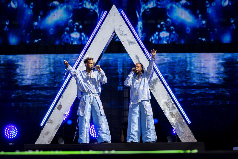 António Mendes Ferreira e Fradique Mendes Ferreira (à direita), da dupla são-tomense Calema, atuam ao vivo no palco no primeiro dia do festival Rock in Rio 2026, em Lisboa, Portugal, a 20 de junho de 2026