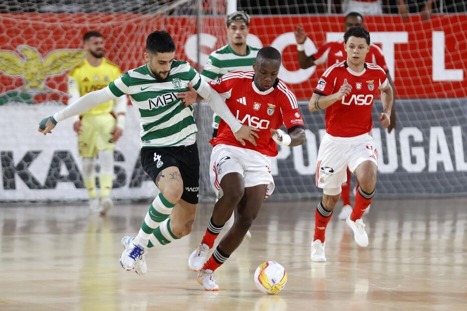 Benfica vence Sporting nos penáltis e lidera final da Liga de futsal