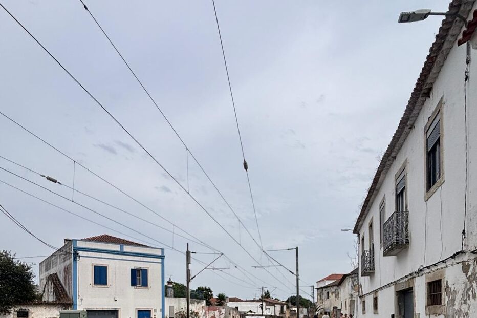 Mulher morre atropelada por comboio em Santarém
