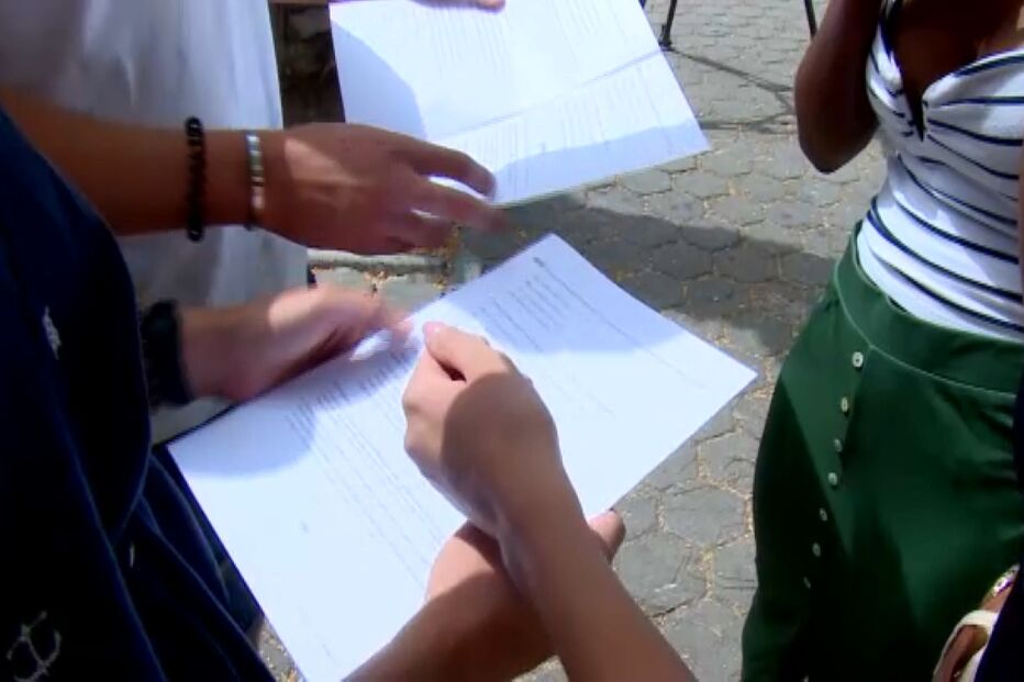 Pressão em época de exames pode gerar frustração nos alunos quando colegas recorreram a cábulas para melhores resultados