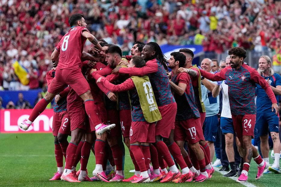 Seleção celebra golo de Ronaldo