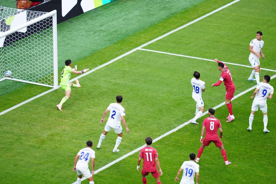 Golo de Cristiano Ronaldo frente ao Uzbequistão