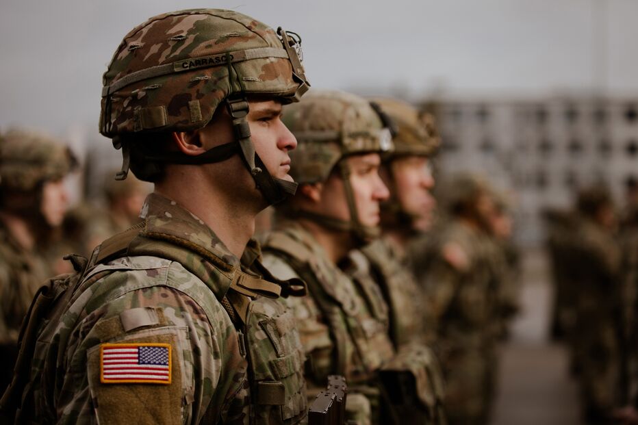 Militares norte-americanos infetados com surto de gripe, após abolição de obrigatoriedade da vacina, estão a ser tratados com medicamentos antivirais
