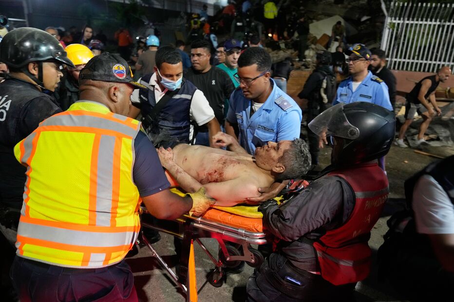 Equipas de resgate em Caracas após sismos