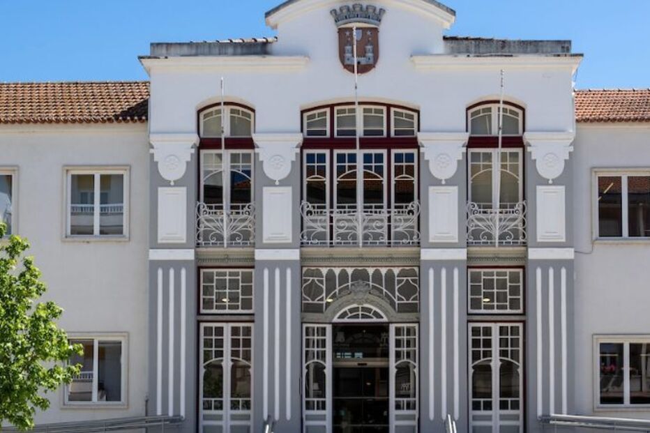 Torres Vedras aprovou esta quinta-feira moção a pedir intervenção do Presidente no processo de definição urgente da localização e do perfil assistencial do novo hospital do Oeste pelo Governo