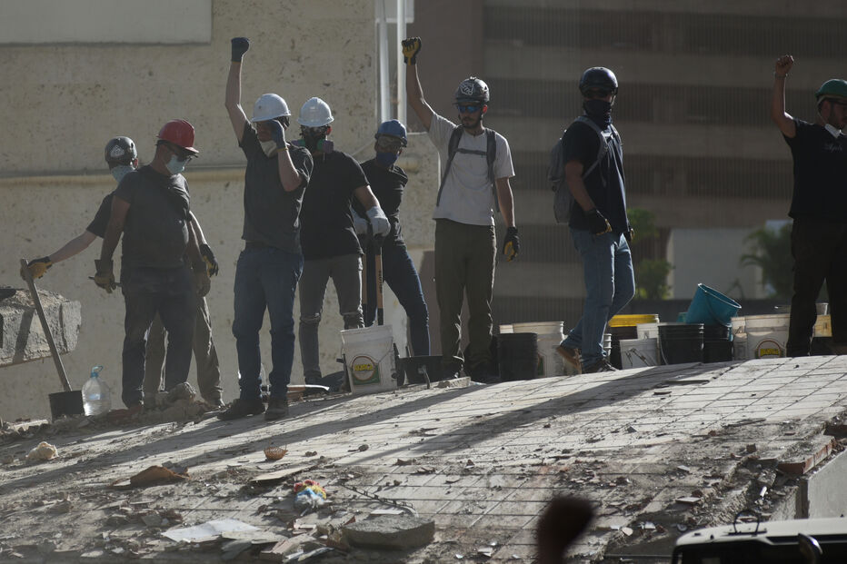 Equipas de resgate continuam a trabalhar no meio dos destroços na Venezuela