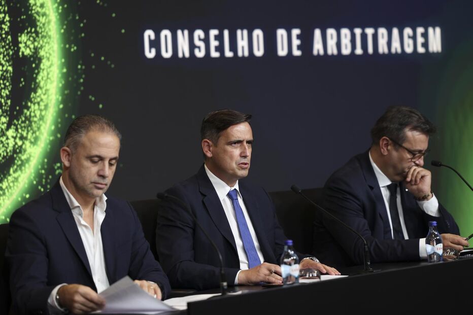 Duarte Gomes (E) e Luciano Gonçalves (C)