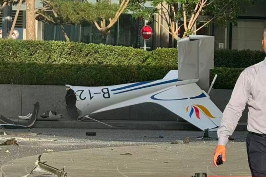 Pequeno avião colide contra arranha-céu de 518 metros em Pequim