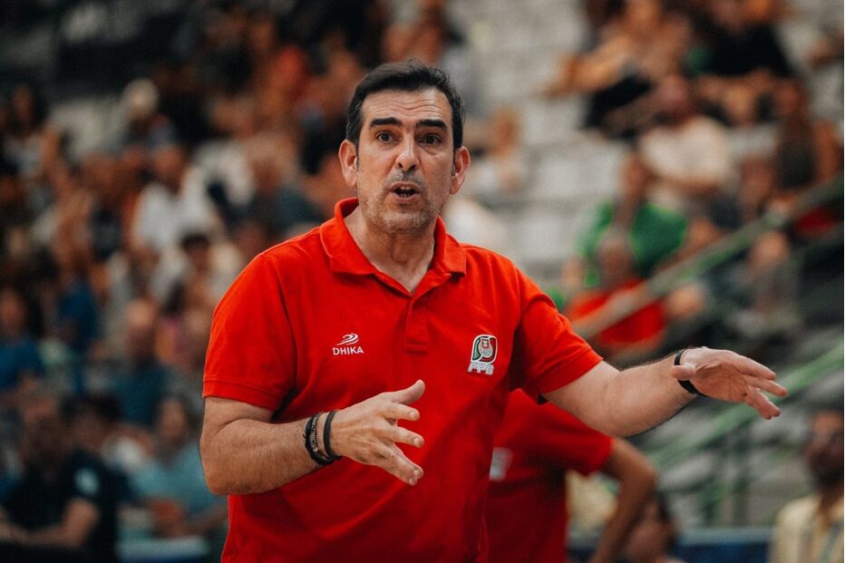 José Araújo foi esta sexta-feira promovido a selecionador feminino de basquetebol de Portugal