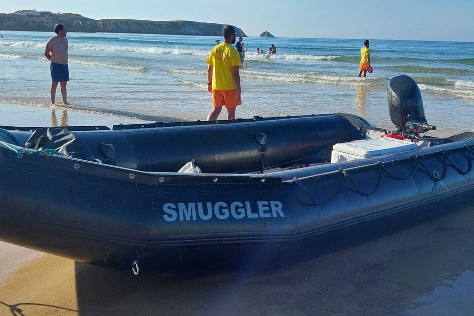 Praticante de pesca submarina auxiliado em Peniche