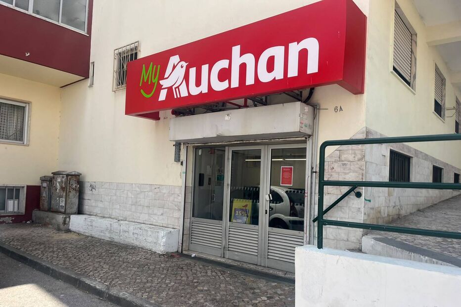 Supermercado assaltado com recurso a arma de fogo no Seixal