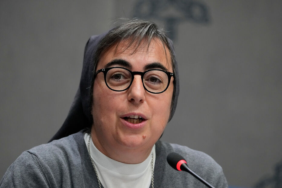 Conheça a freira nomeada por Leão XIV para chefiar gabinete de apoio aos migrantes no Vaticano 