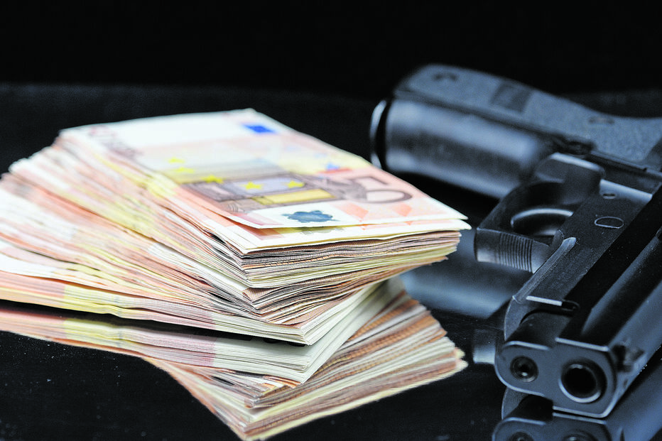 Os suspeitos foram acusados de roubo, associação criminosa, entre outros crimes