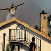 <![CDATA[ Calor traz chamas e causa pânico junto a casas ]]>