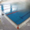 <![CDATA[ O momento em que míssil russo atinge piscina coberta no sul da Ucrânia ]]>
