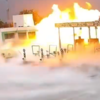 <![CDATA[ Imagens mostram violenta explosão após colisão de camião de gás em portagem na Índia ]]>