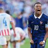 <![CDATA[ França nos 'quartos' de final do Mundial ao bater Paraguai com penálti de Mbappé ]]>
