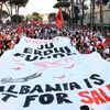 <![CDATA[ Protestos voltam a reunir milhares nas ruas de Tirana, na Albânia ]]>