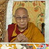 <![CDATA[ Orações, danças e bolo para celebrar o 91.º aniversário do Dalai Lama ]]>