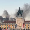 <![CDATA[ Incêndio deflagra em prédio em obras no Chiado em Lisboa ]]>