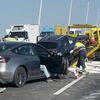 <![CDATA[ Acidente na Ponte Vasco da Gama faz pelo menos seis feridos. Trânsito está cortado ]]>