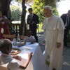 <![CDATA[ Papa Leão XIV almoça com pessoas carenciadas em Castel Gandolfo ]]>
