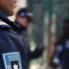 <![CDATA[ Sequestra menores com 'mata leão' para roubar telemóveis em Carcavelos ]]>