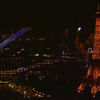 <![CDATA[ Espetáculo de drones e fogo de artifício ilumina a Torre Eiffel na véspera do Dia da Bastilha ]]>