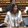 <![CDATA[ Mariana Leitão diz que a "arrogância do PSD e do PS" condenou o País à pobreza ]]>