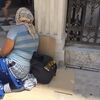 <![CDATA[ Mulheres de nacionalidade estrangeira vivem em acampamentos improvisados e pedem esmola nas zonas nobres de Lisboa ]]>
