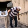 <![CDATA[ Filha de idosa que caiu em escadaria na Moita disse que mãe "sofre de insuficiência cardíaca" ]]>