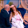 <![CDATA[ Hipnoterapeuta faz mulher 'voltar' ao útero da mãe em direto ]]>