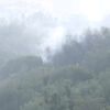 <![CDATA[ Incêndio em zona de mato em Mafra mobiliza mais de 100 operacionais e sete meios aéreos ]]>