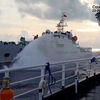 <![CDATA[ Guarda Costeira chinesa dispara canhão de água contra navio do governo das Filipinas no Mar do Sul da China ]]>