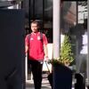 <![CDATA[ Jogadores do Benfica saem de hotel na Suíça rumo a Portugal após derrota contra o St. Gallen ]]>
