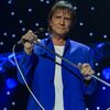 <![CDATA[ Roberto Carlos internado aos 85 anos devido a cirurgia ]]>