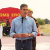 <![CDATA[ "Esperam-nos horas difíceis": Sánchez visita bombeiros que combatem incêndios em Espanha ]]>