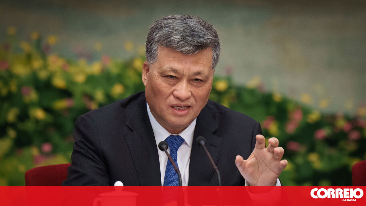 <![CDATA[ Ex-membro do Politburo expulso do Partido Comunista Chinês por corrupção ]]>