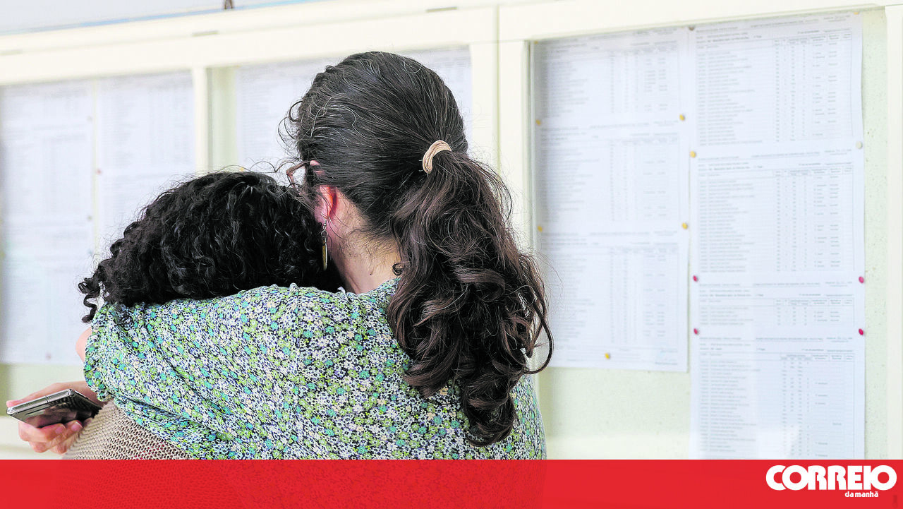 <![CDATA[ Notas a conta-gotas desesperam alunos e professores ]]>