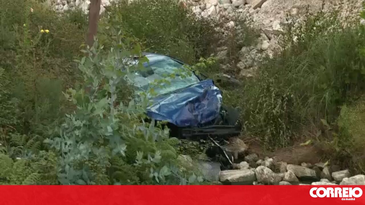 <![CDATA[ Cinco feridos em acidente na Marinha Grande. Casal e bebé em estado grave ]]>