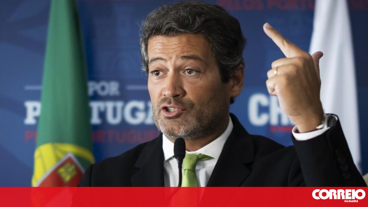 <![CDATA[ Ventura avisa Montenegro e Seguro que manutenção do MAI coloca em causa "regular funcionamento das instituições" ]]>