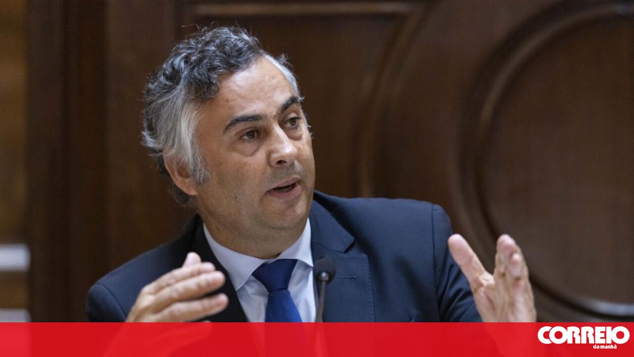 <![CDATA[ Ministro promete que todos os alunos terão notas até ao final da semana ]]>