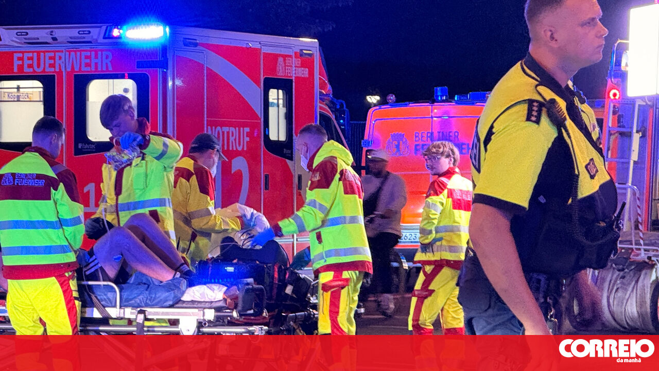 Camioneta embiste a multitud durante desfile LGBTQIA+ en Berlín. Hay varios heridos